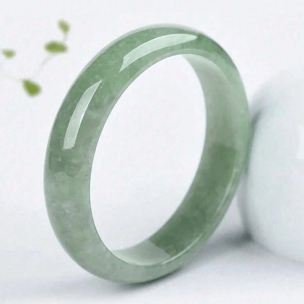 Elegant Green Jade Bangle